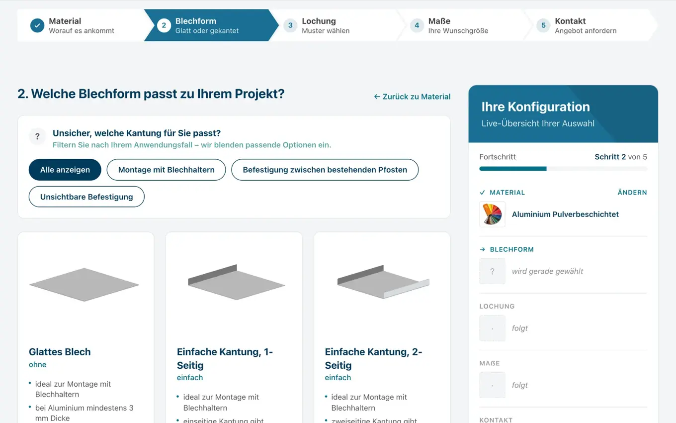Konfigurator-Schritt Blechform mit Filtern nach Befestigungsart und 3D-Ansichten von glattem Blech sowie einfacher Kantung ein- und zweiseitig